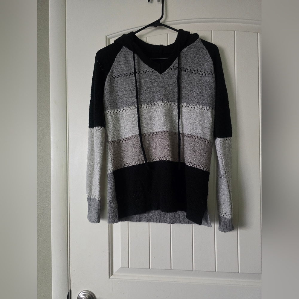 No Boundaries Women's V-Neck Sweater - Black, Gray, Cream